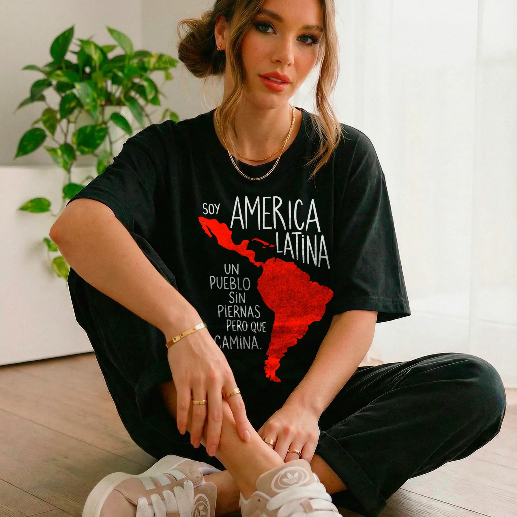 Camiseta Oversized Soy America Latina Feminina Preto