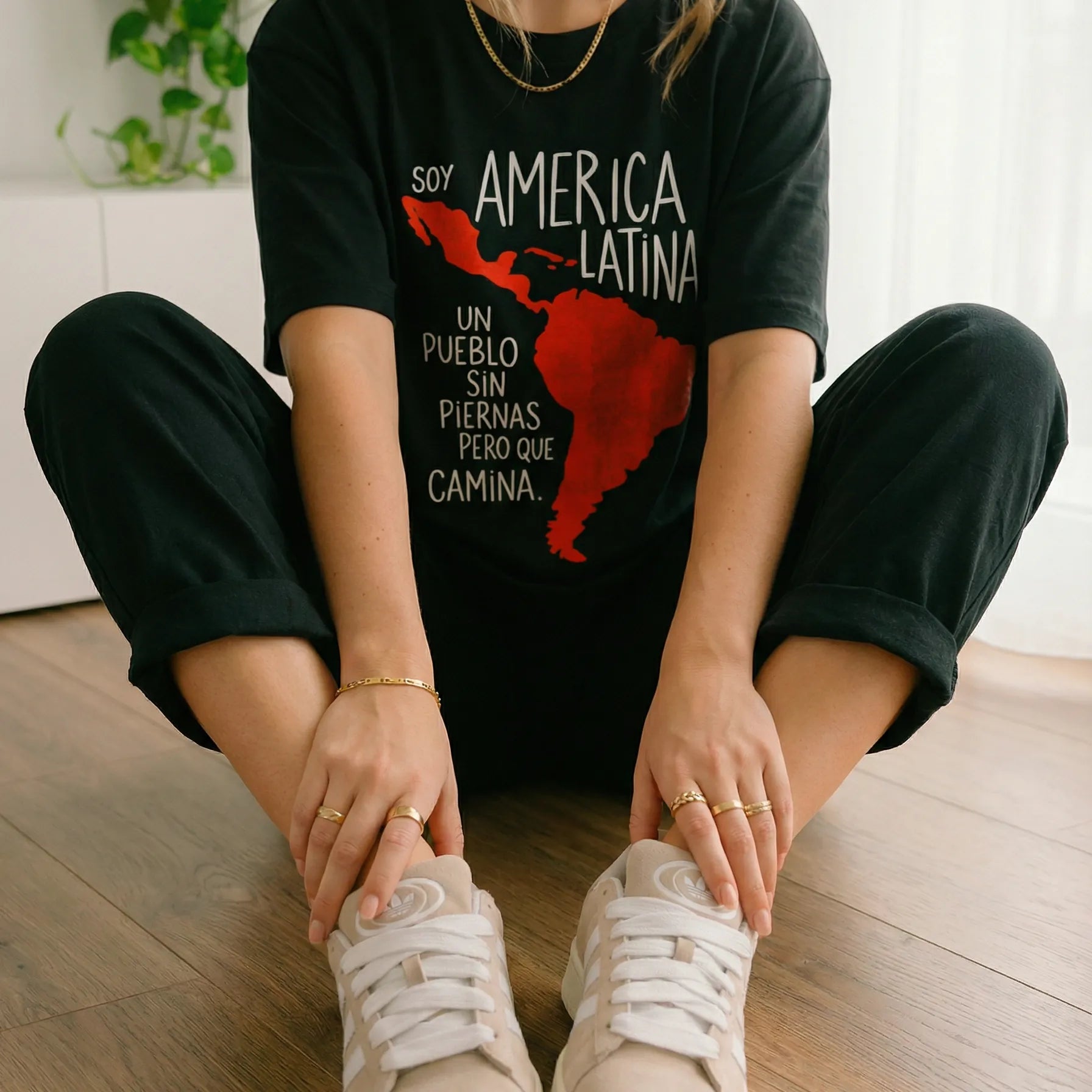 Camiseta Oversized Soy America Latina Feminina Preto