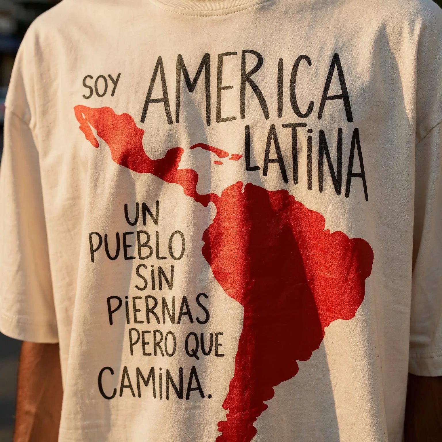 Camiseta Oversized Soy America Latina Masculina Off-White