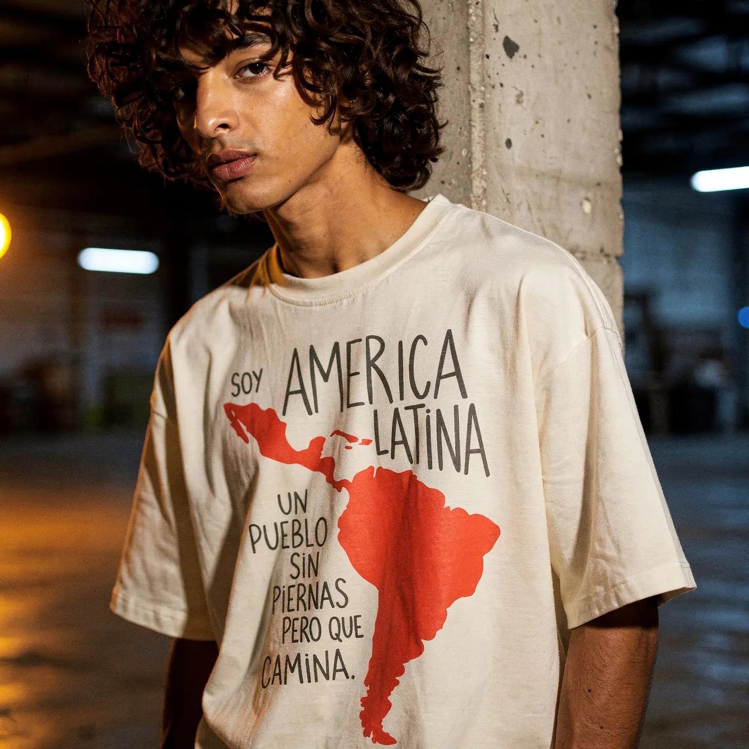 Camiseta Oversized Soy America Latina Masculina Off-White