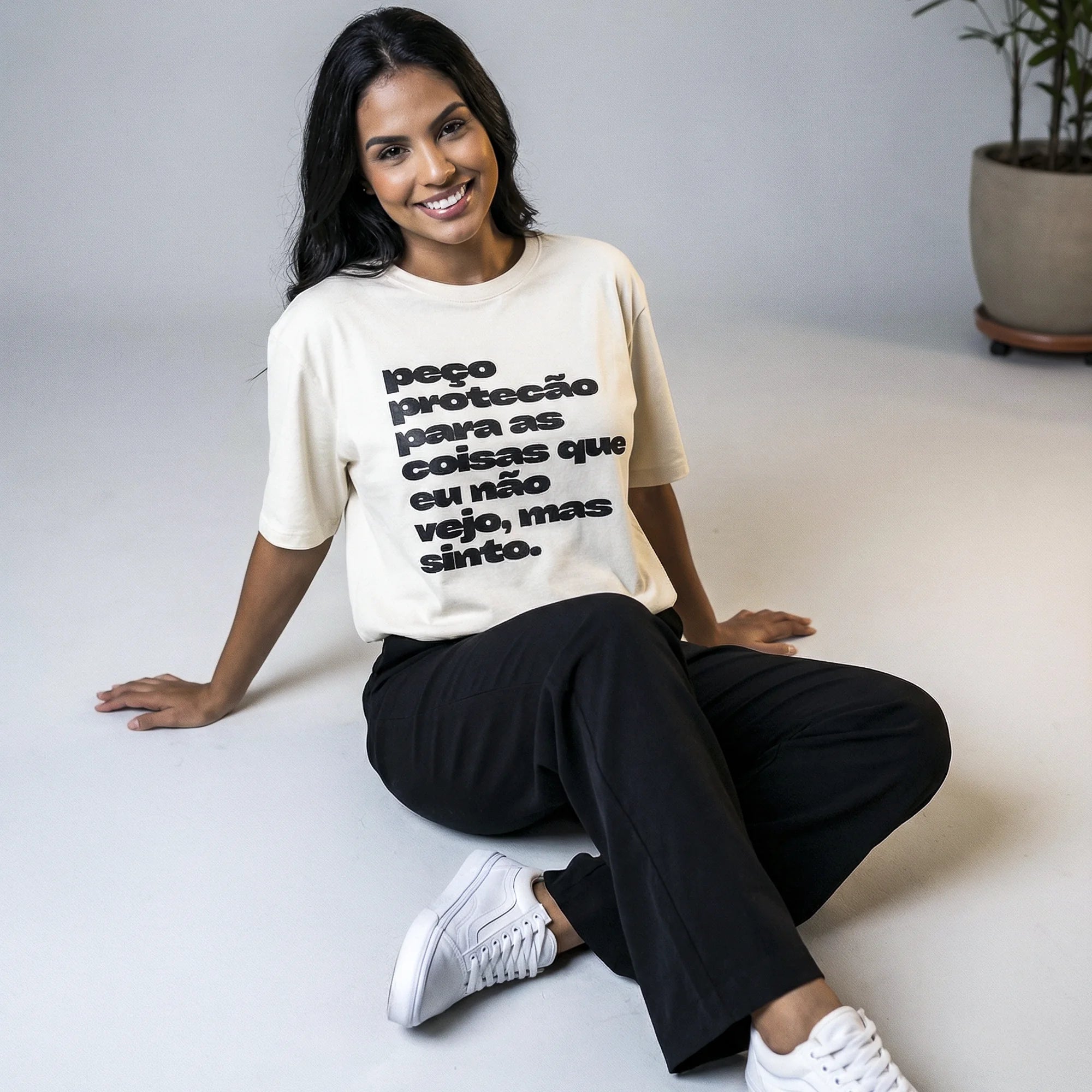 Camiseta Oversized pecoprotecao Feminina Off-White