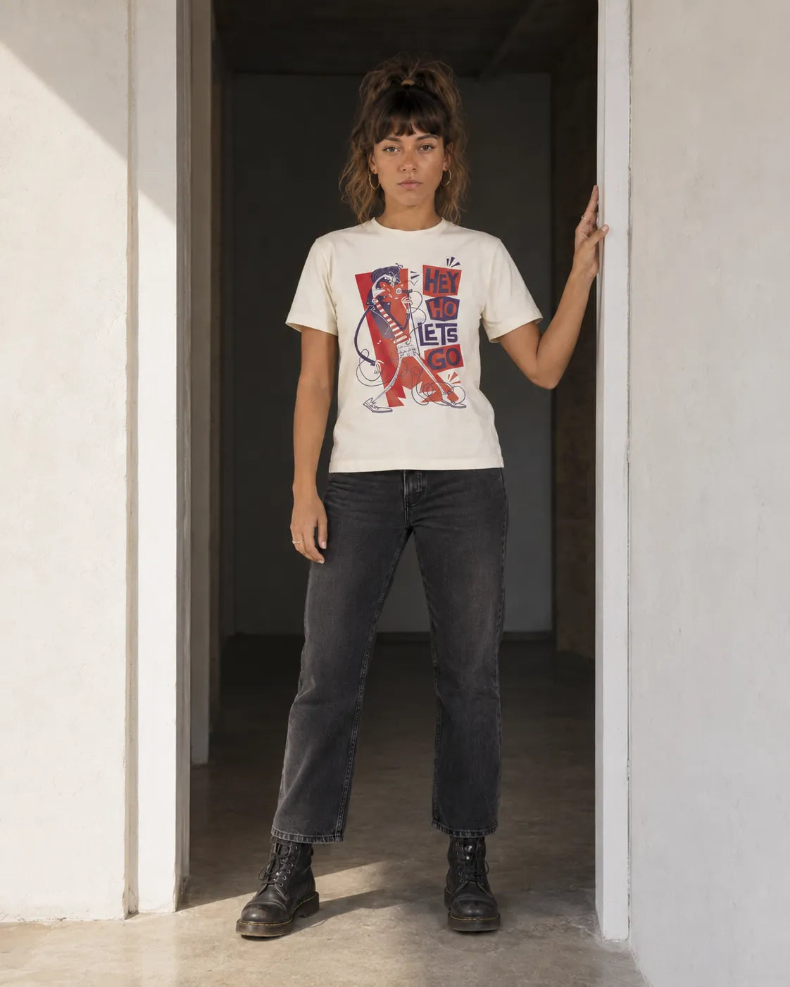 Camiseta Básica Hey Ho Let's Go Feminina Off-White