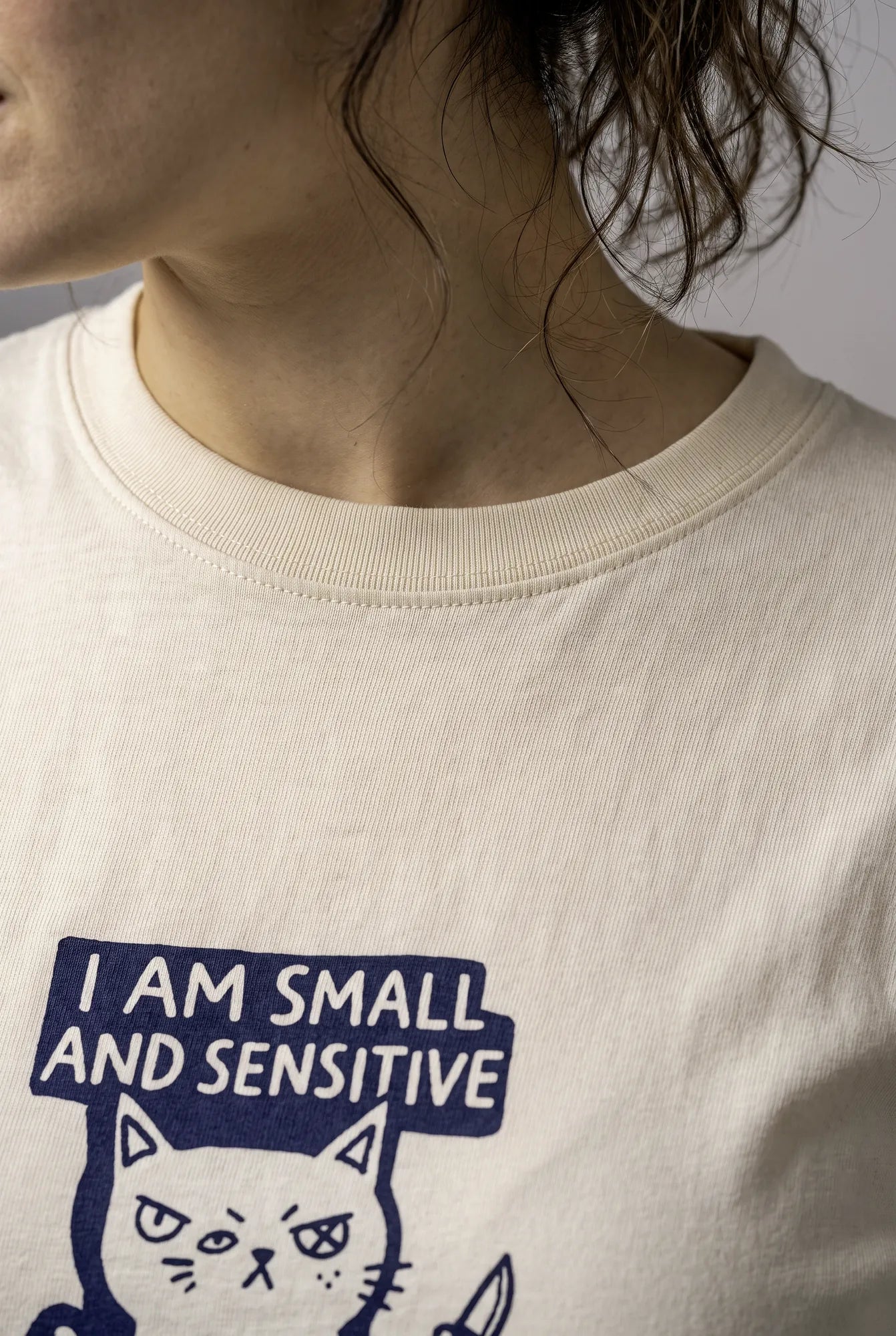 Camiseta Básica I Am Small and Sensitive Feminina Off-White