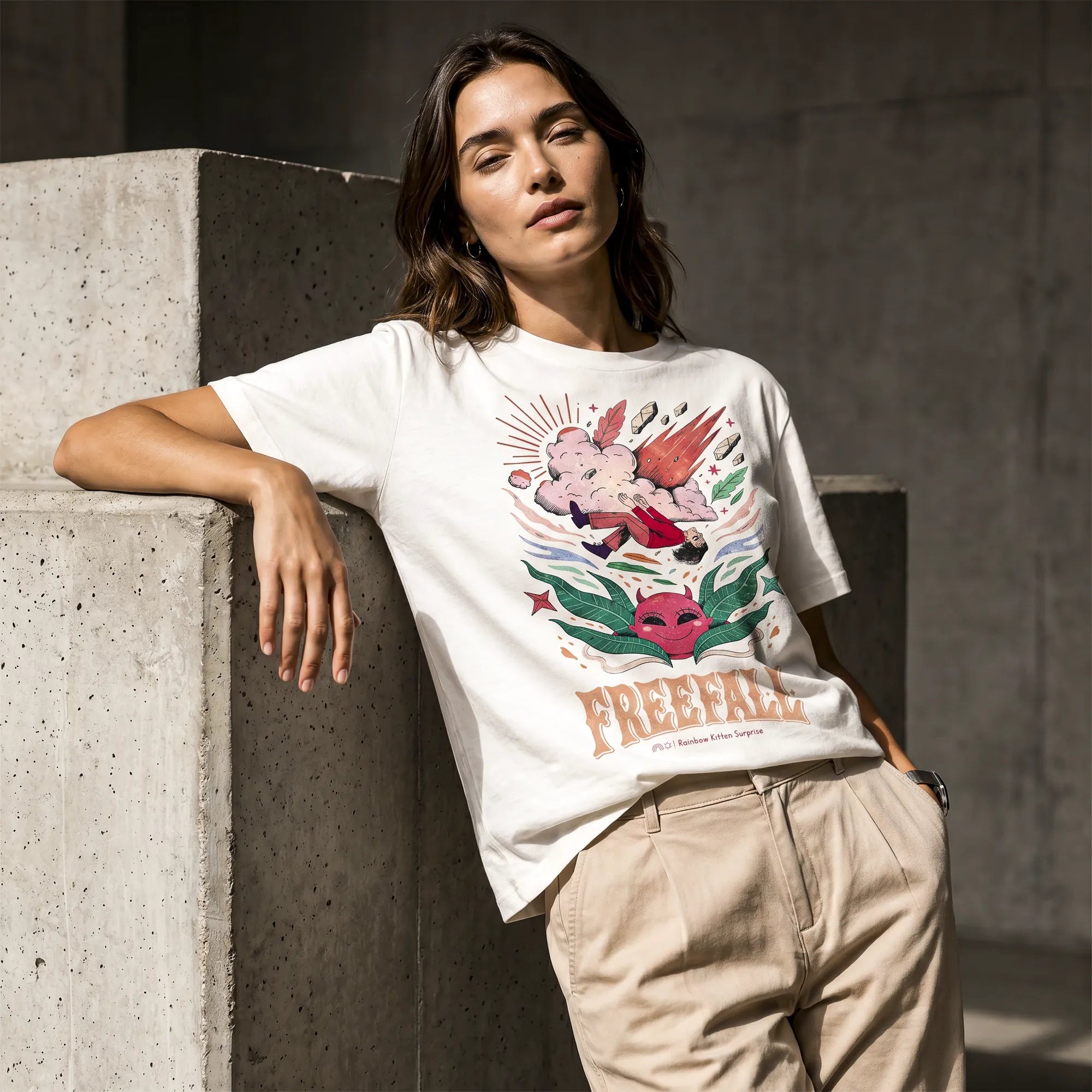 Camiseta Básica It's Called Freefall — Rainbow Kitten Surprise Feminina Off-White