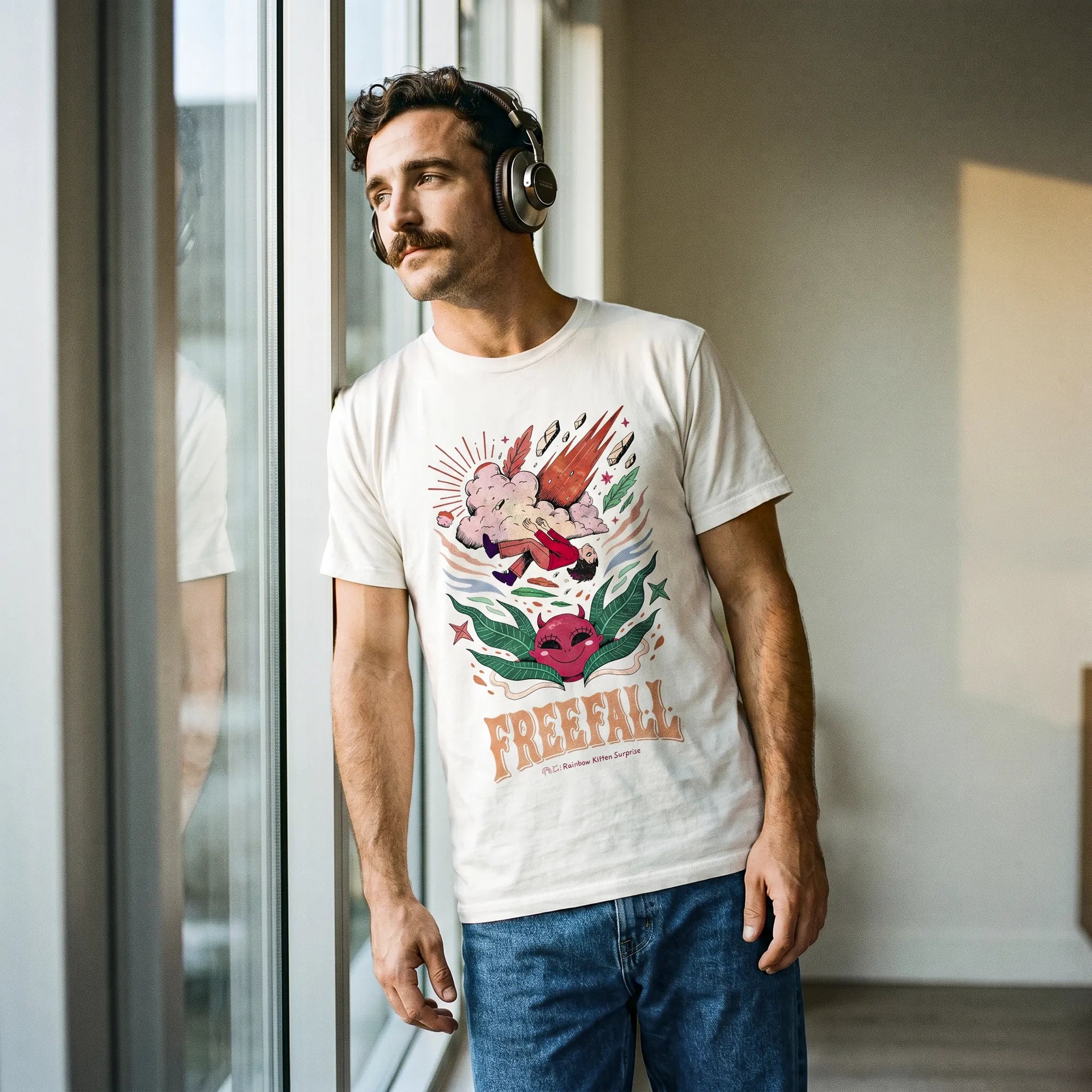 Camiseta Básica It's Called Freefall — Rainbow Kitten Surprise Masculina Off-White