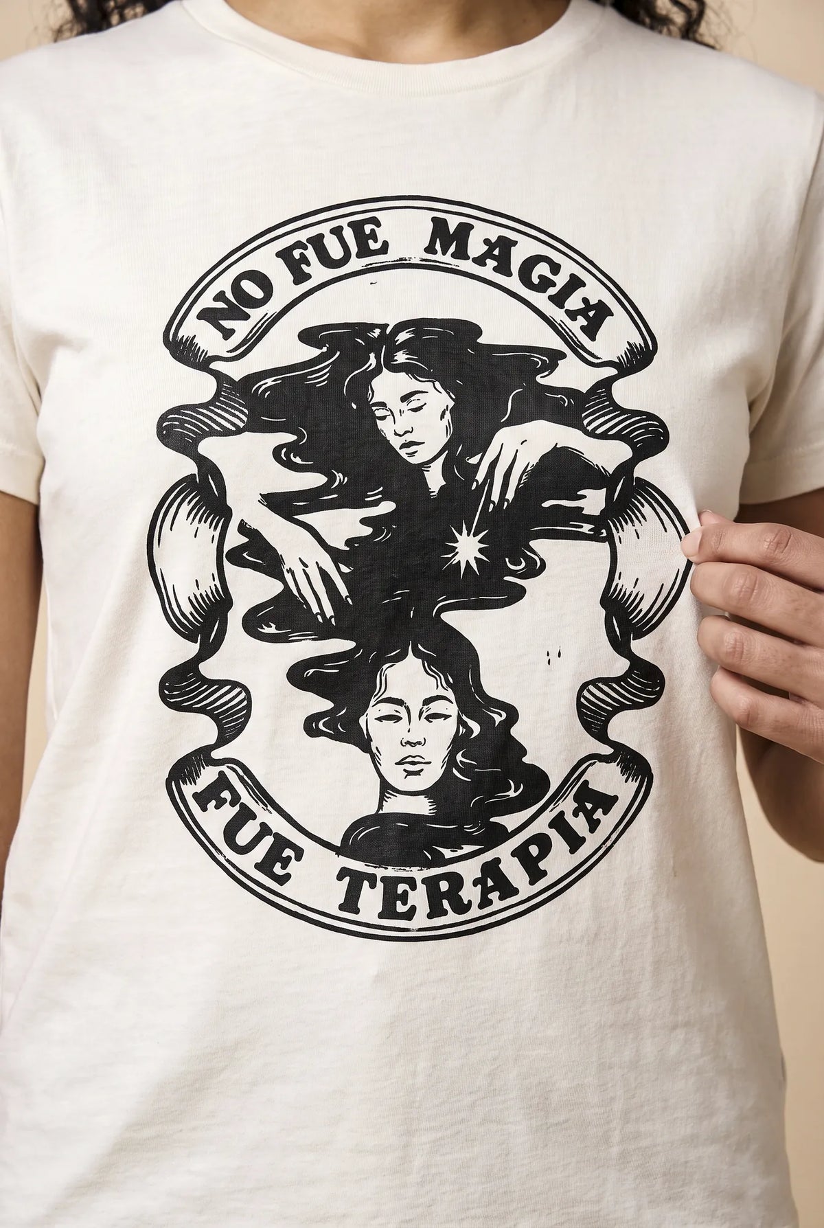Camiseta Básica No Fue Magia, Fue Terapia Feminina Off-White