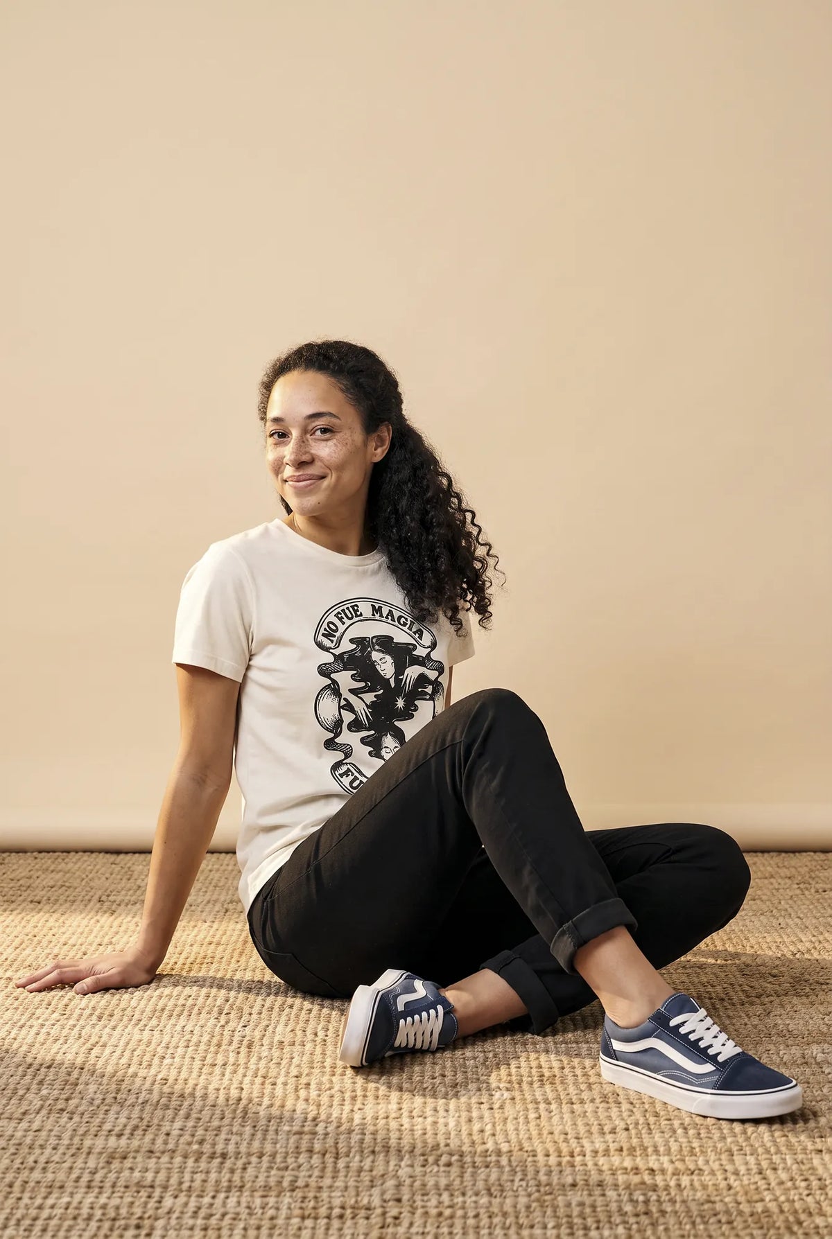 Camiseta Básica No Fue Magia, Fue Terapia Feminina Off-White
