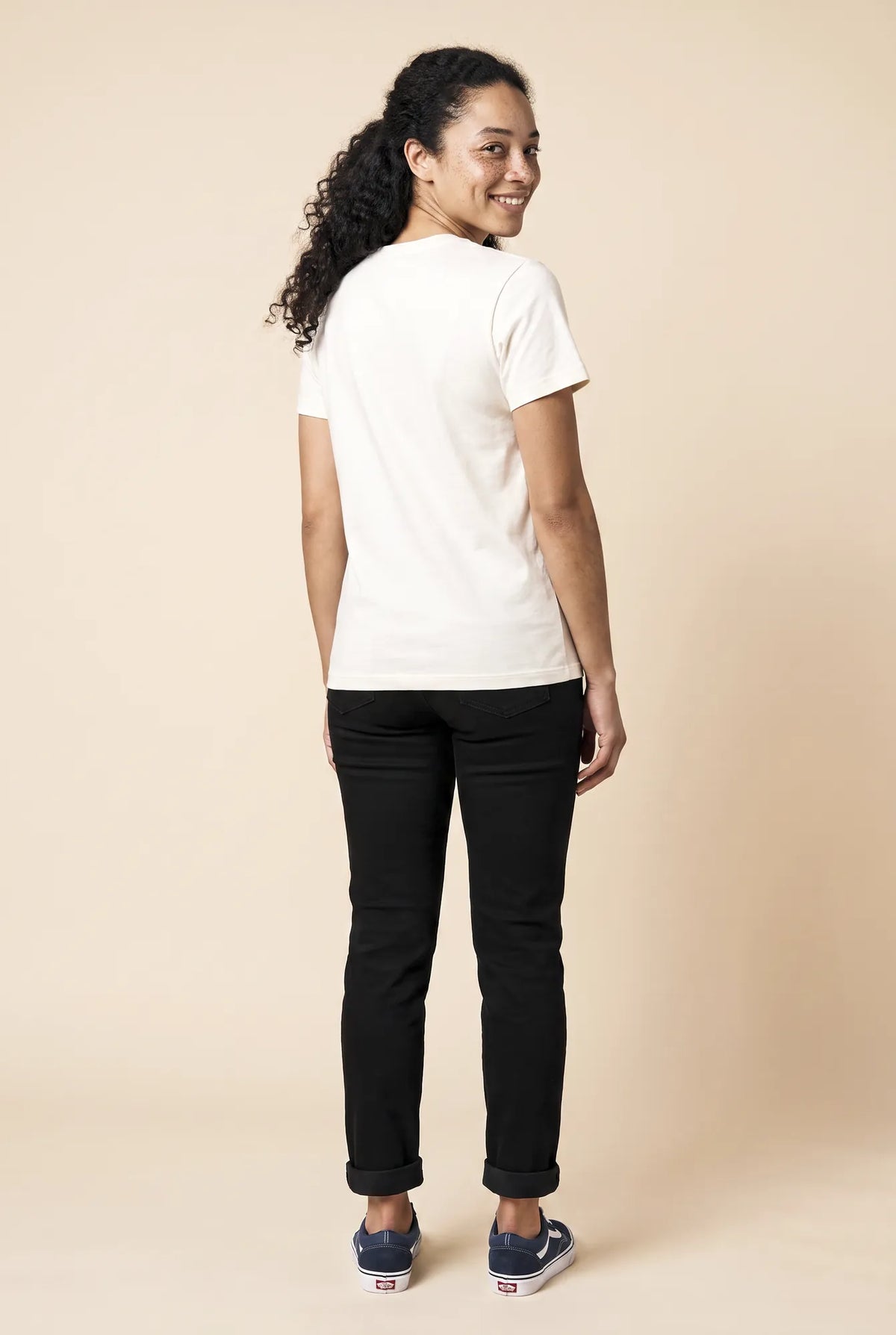 Camiseta Básica No Fue Magia, Fue Terapia Feminina Off-White