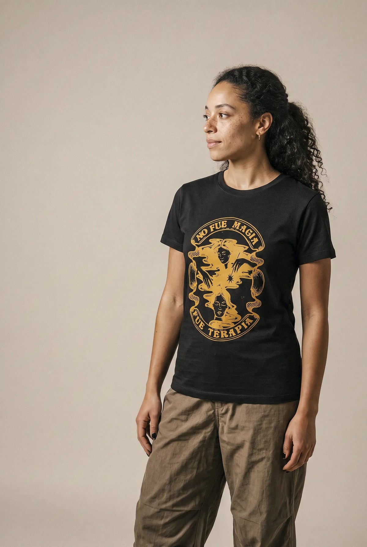 Camiseta Básica No Fue Magia, Fue Terapia Feminina Preto