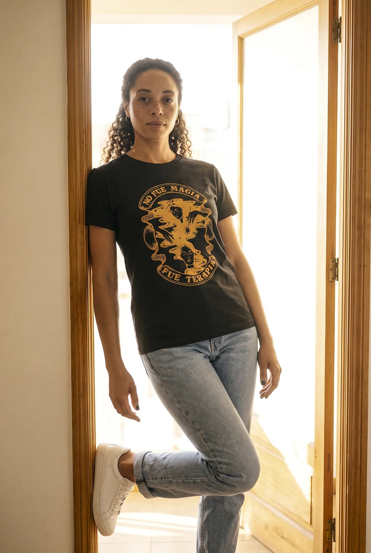 Camiseta Básica No Fue Magia, Fue Terapia Feminina Preto