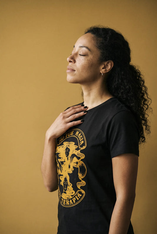 Camiseta Básica No Fue Magia, Fue Terapia Feminina Preto