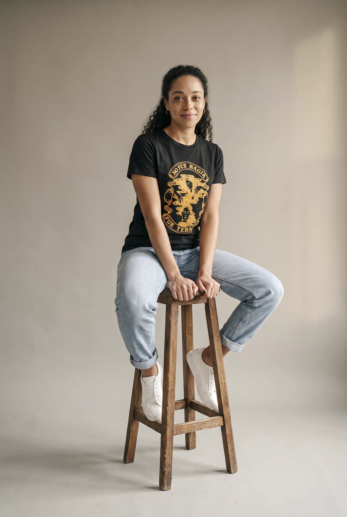 Camiseta Básica No Fue Magia, Fue Terapia Feminina Preto