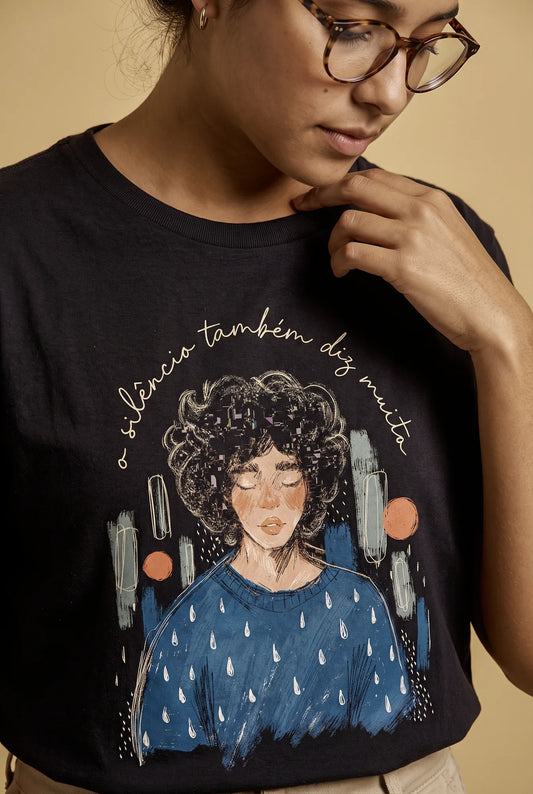Camiseta Básica O Silêncio Também Diz Muito Feminina Preto