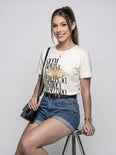 Camiseta Básica Quem Domina a Percepção, Controla o Resultado Feminina Off-White