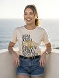 Camiseta Básica Quem Domina a Percepção, Controla o Resultado Feminina Off-White