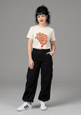 Camiseta Básica Radicalizar Ecologistas, Ecologizar Radicais Feminina Off-White