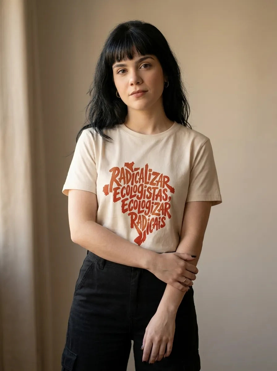 Camiseta Básica Radicalizar Ecologistas, Ecologizar Radicais Feminina Off-White