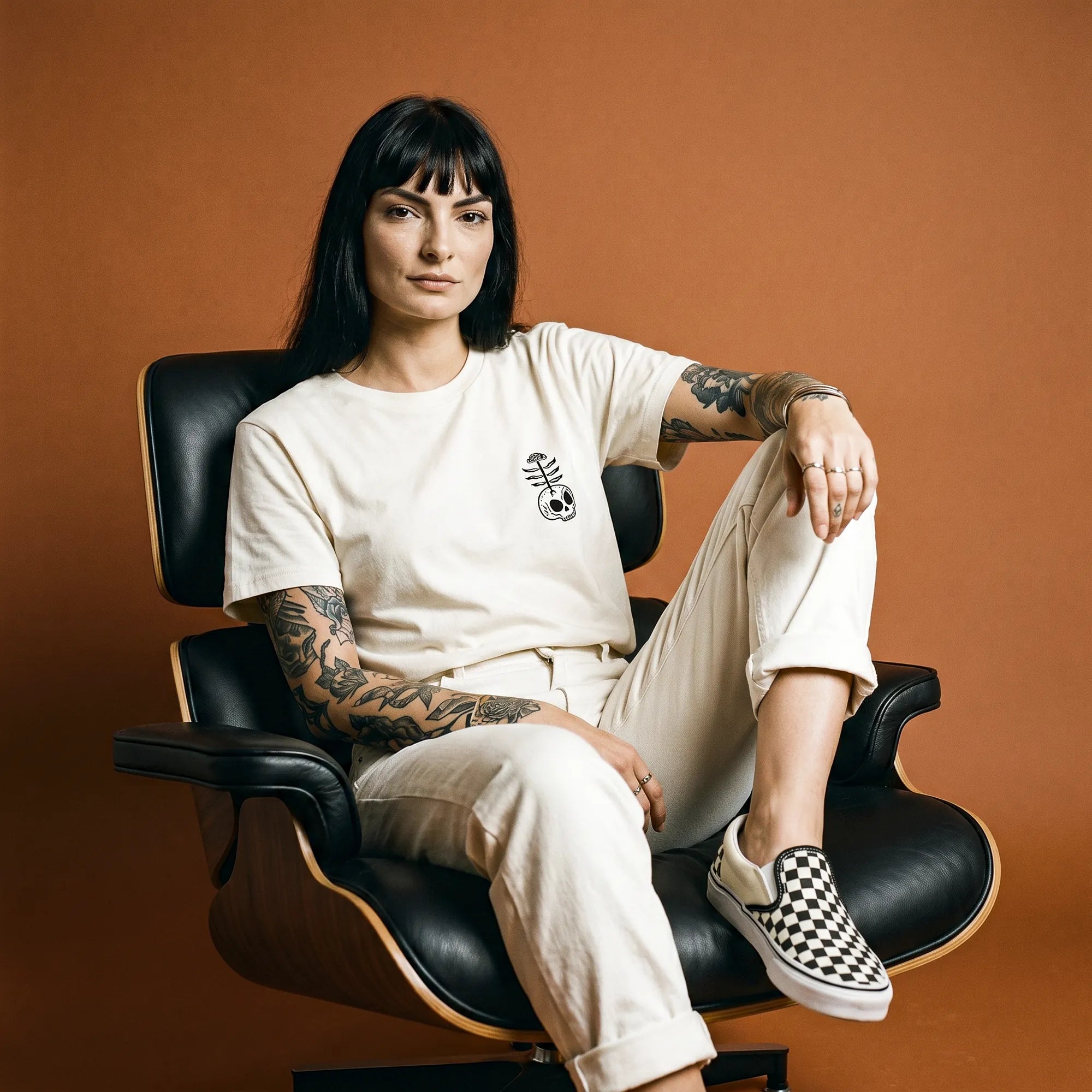 Camiseta Básica Raise Hell Sleep Well Feminina Off-White