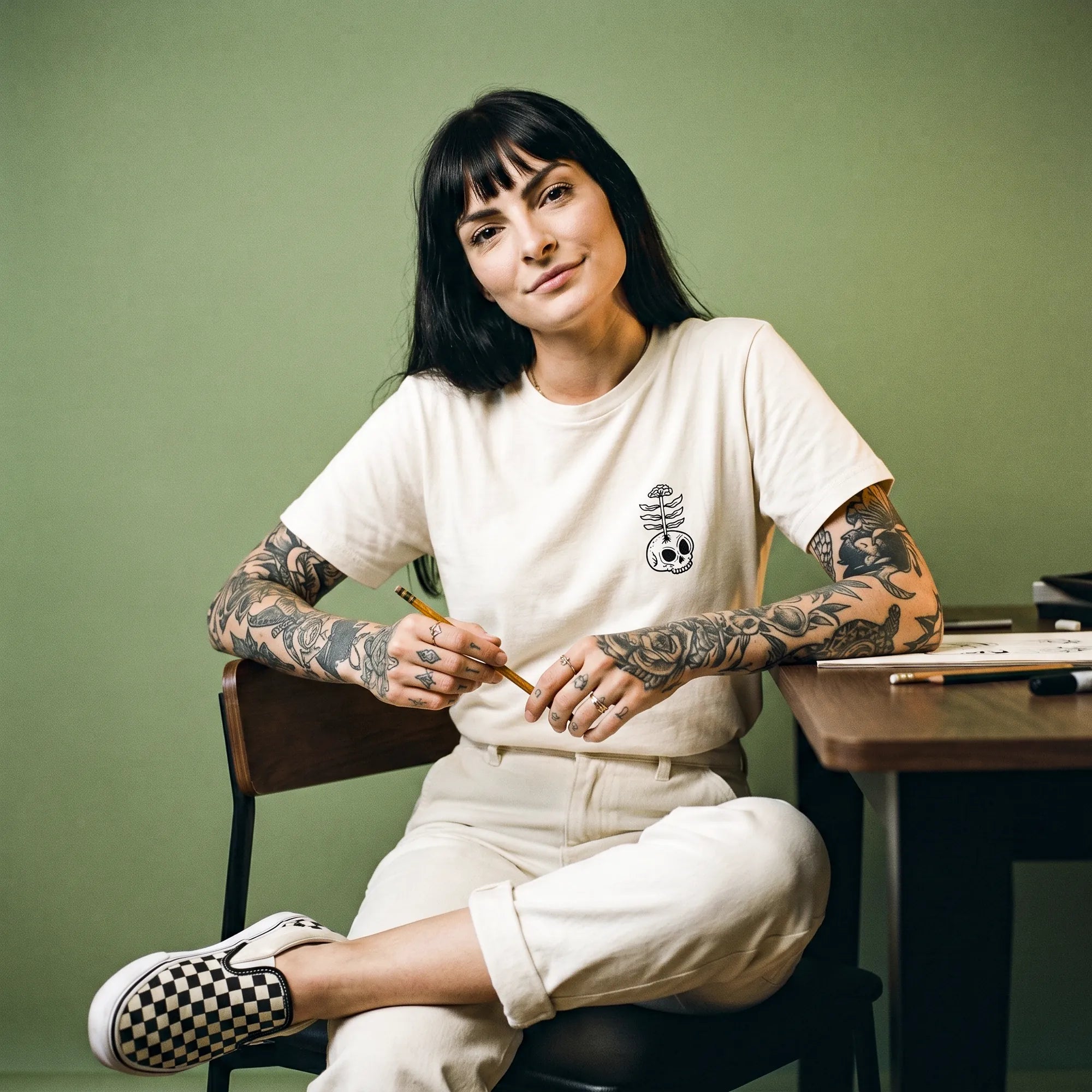 Camiseta Básica Raise Hell Sleep Well Feminina Off-White