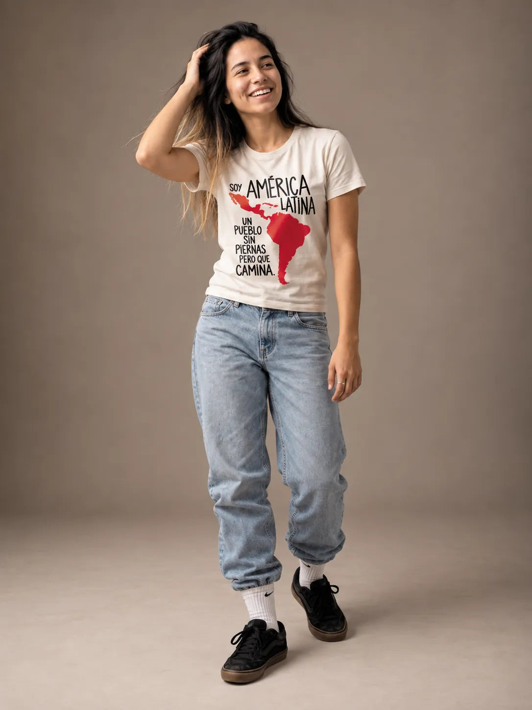 Camiseta Básica Soy América Latina Feminina Off-White