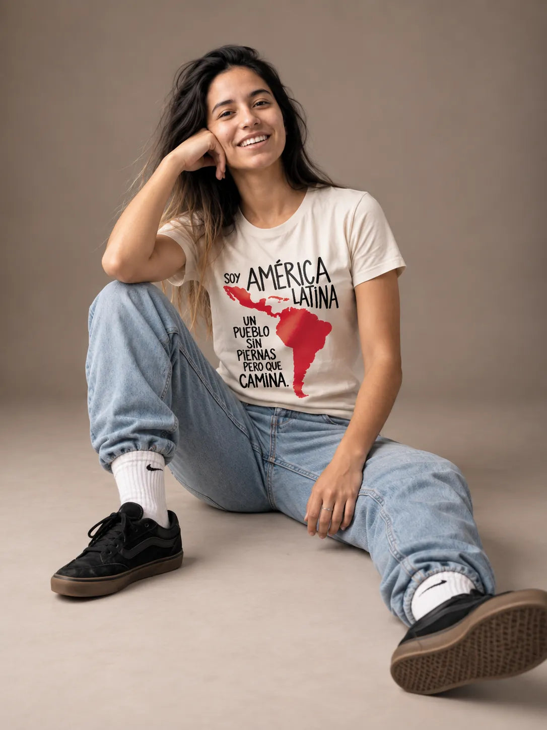 Camiseta Básica Soy América Latina Feminina Off-White