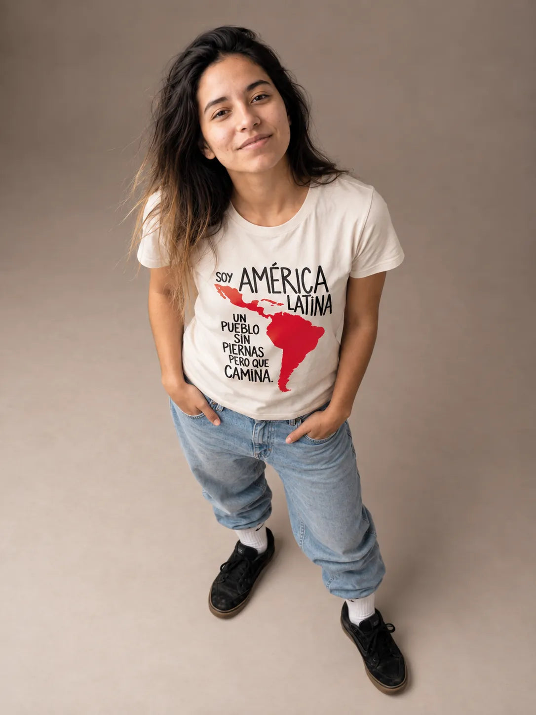 Camiseta Básica Soy América Latina Feminina Off-White