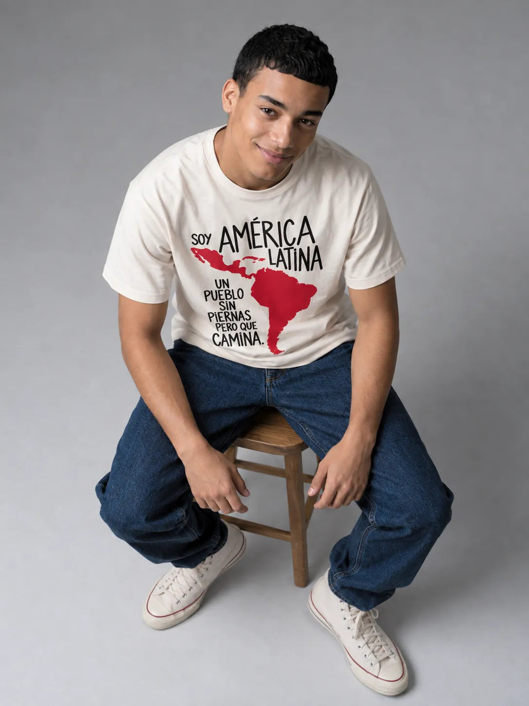 Camiseta Básica Soy América Latina Masculina Off-White