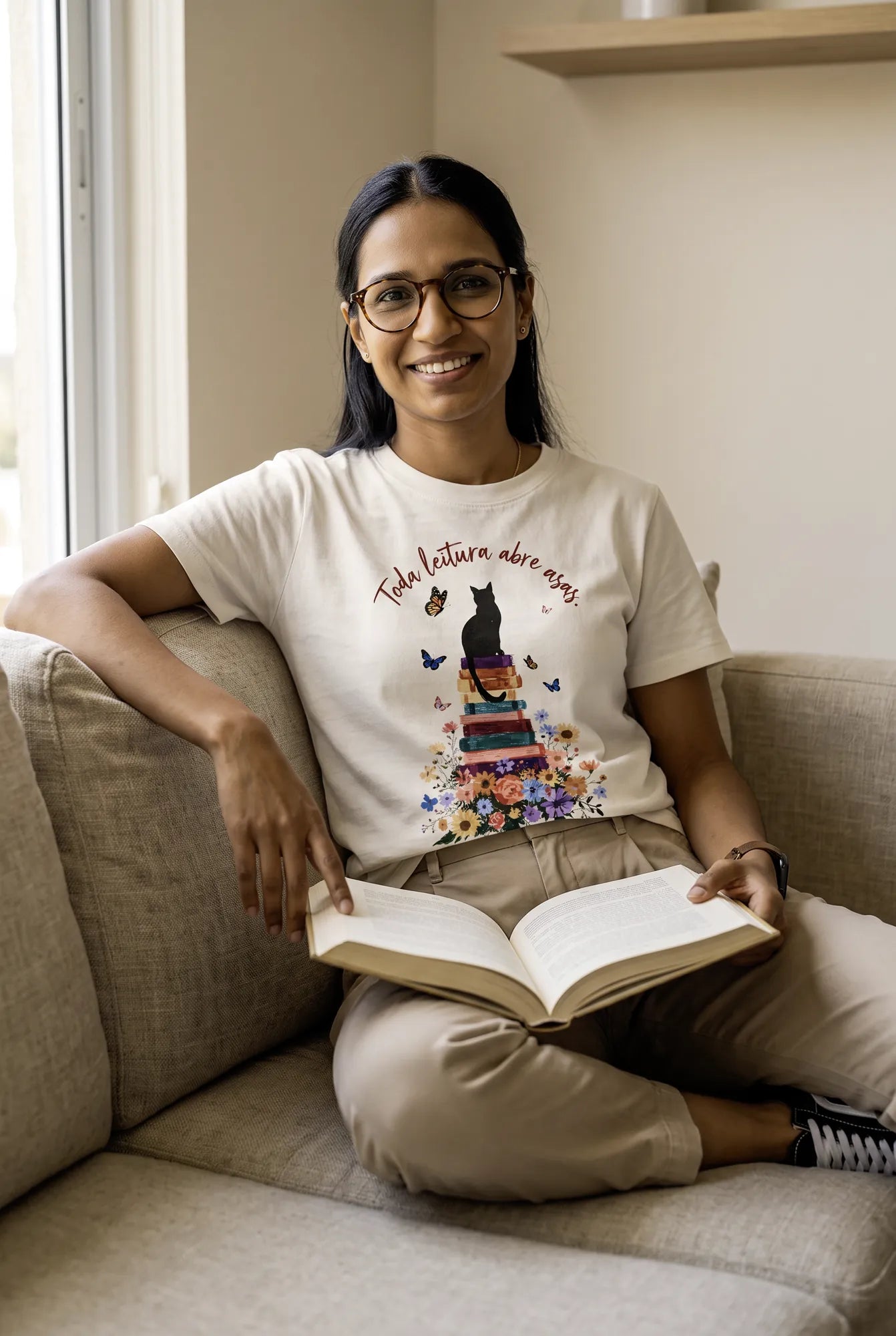 Camiseta Básica Toda Leitura Abre Asas Feminina Off-White