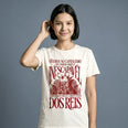 Camiseta Básica Vivemos no Capitalismo Feminina Off-White