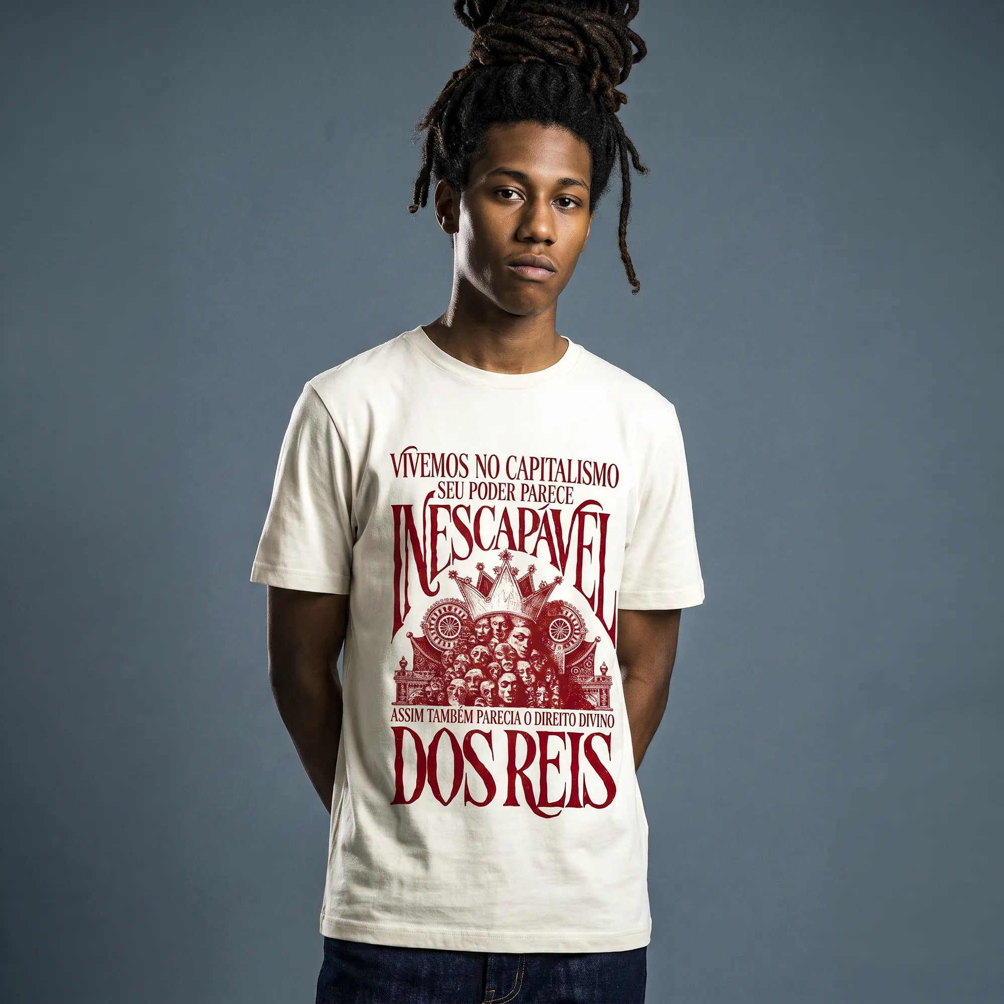 Camiseta Básica Vivemos no Capitalismo Masculina Off-White