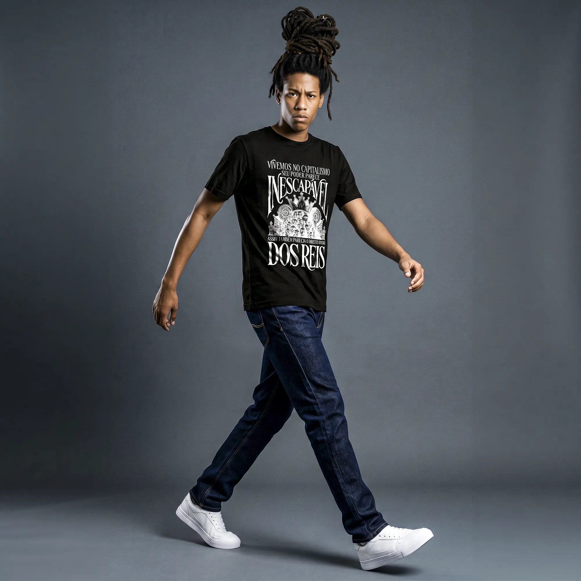 Camiseta Básica Vivemos no Capitalismo Masculina Preto