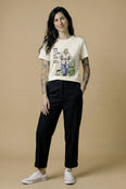 Camiseta Básica Vivir y Luchar por Vivir Feminina Off-White