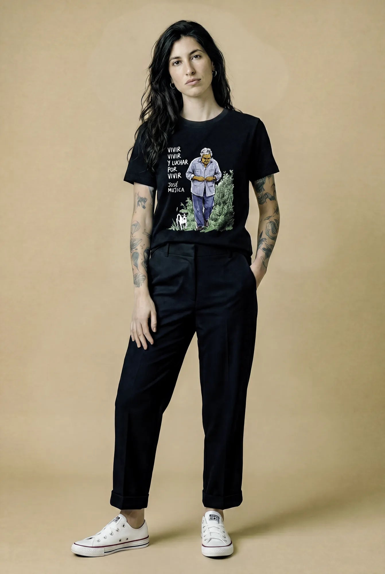 Camiseta Básica Vivir y Luchar por Vivir Feminina Preto