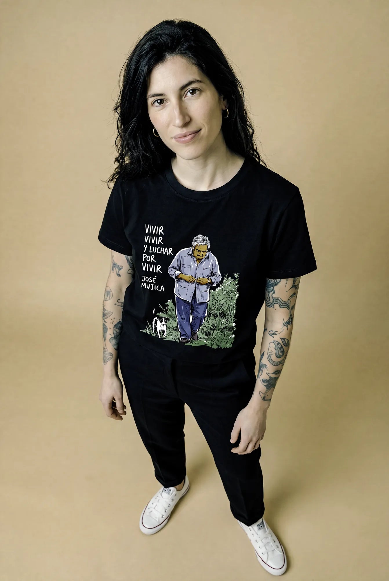 Camiseta Básica Vivir y Luchar por Vivir Feminina Preto