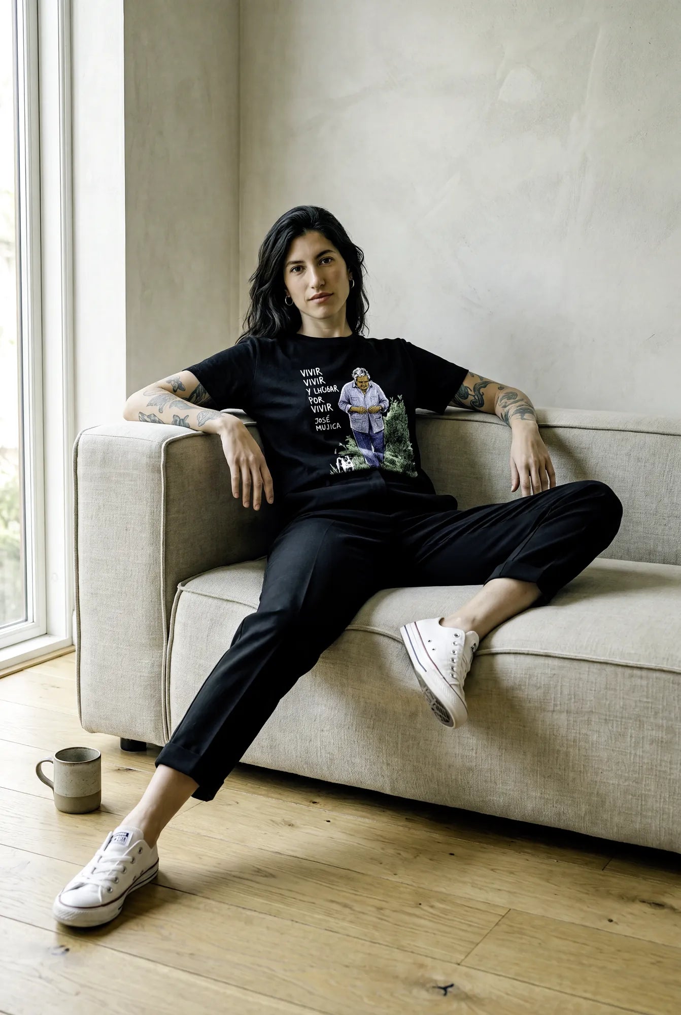 Camiseta Básica Vivir y Luchar por Vivir Feminina Preto