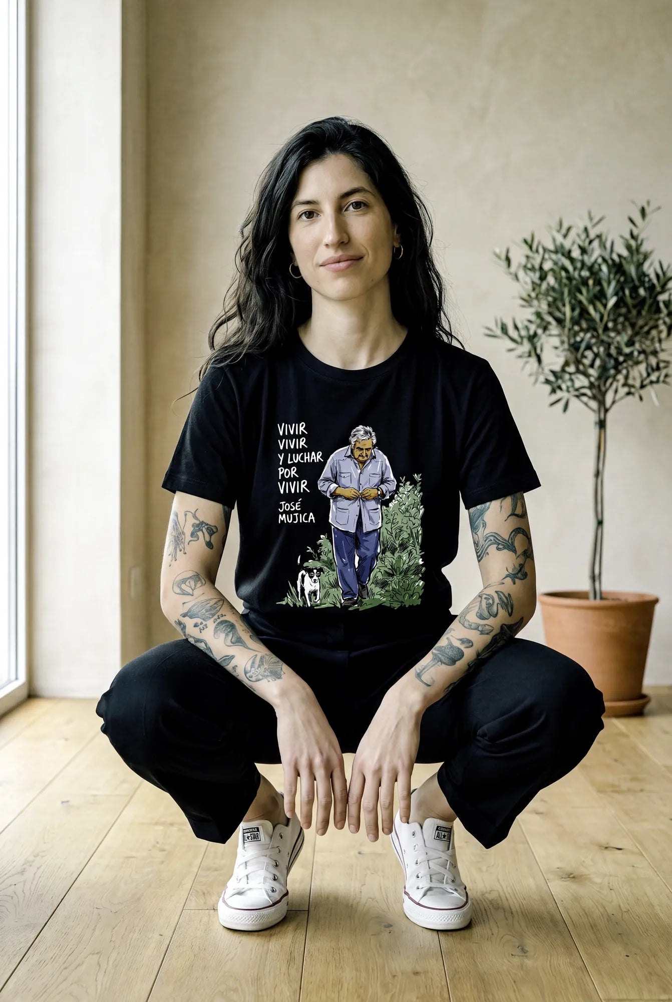 Camiseta Básica Vivir y Luchar por Vivir Feminina Preto