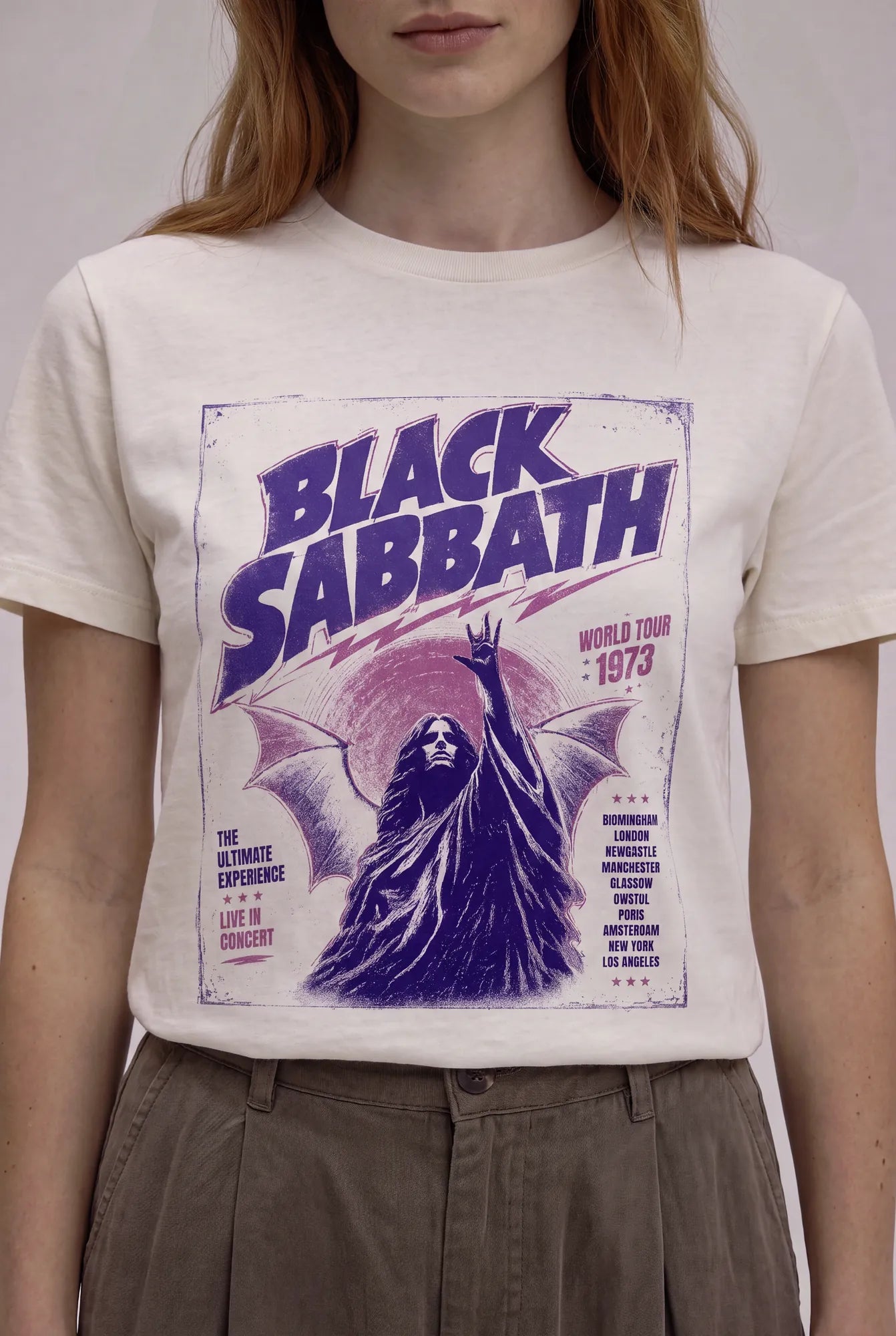 Camiseta Básica World Tour 1973 Feminina Off-White
