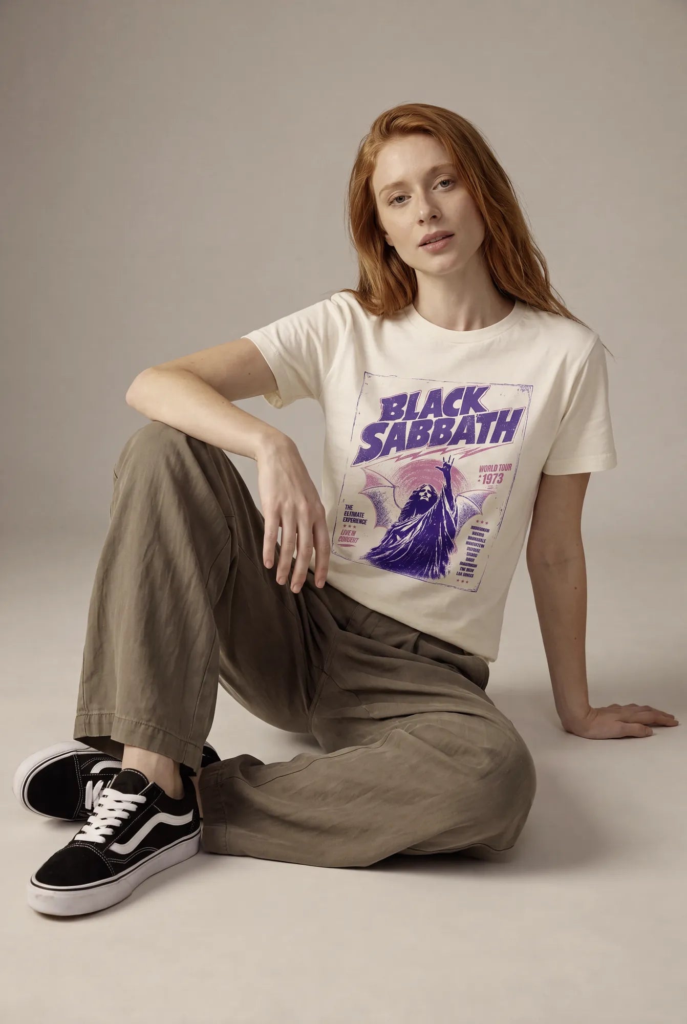 Camiseta Básica World Tour 1973 Feminina Off-White