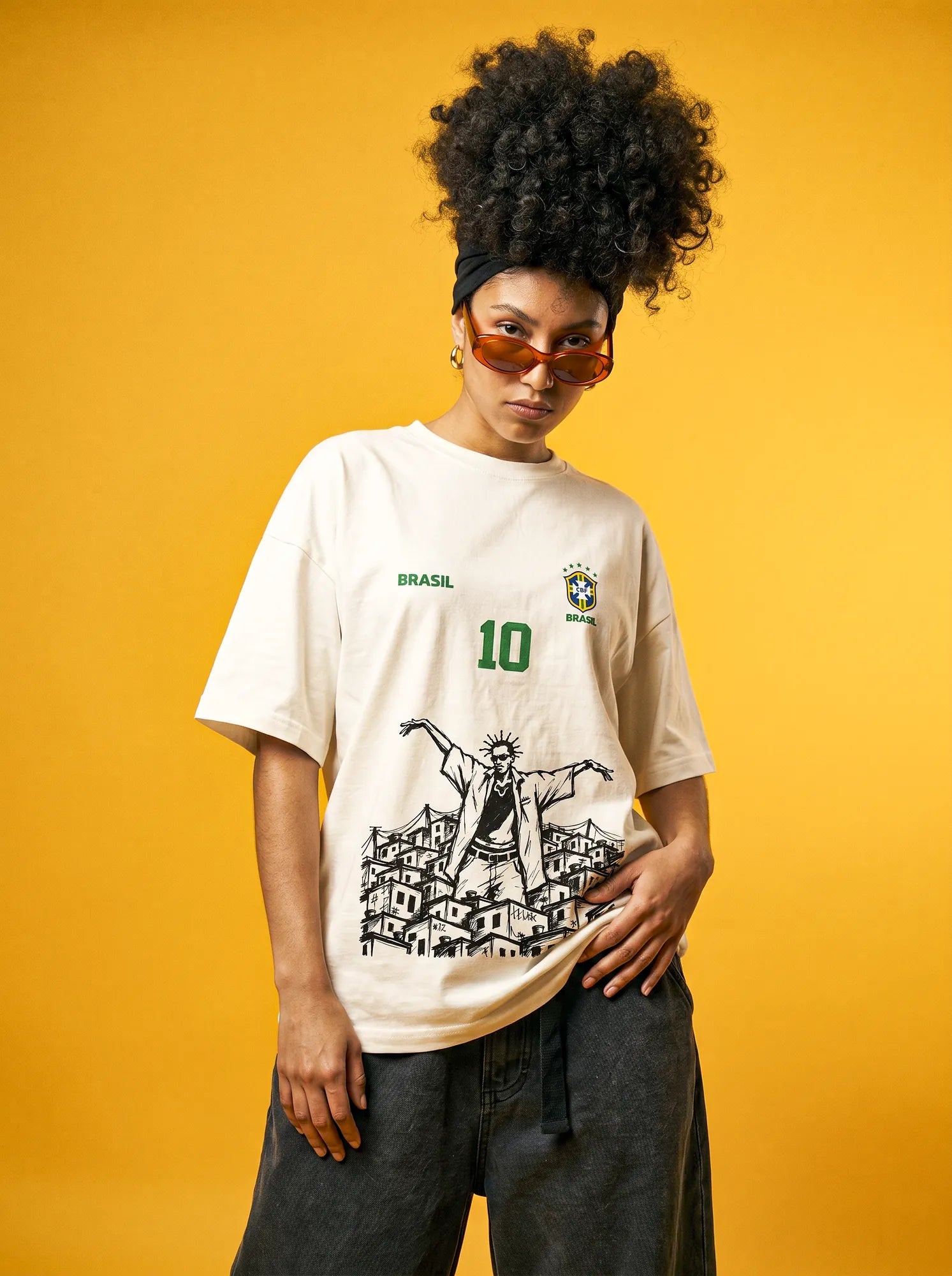 Camiseta Oversized 10 da Favela Sabotage Feminina Off-White