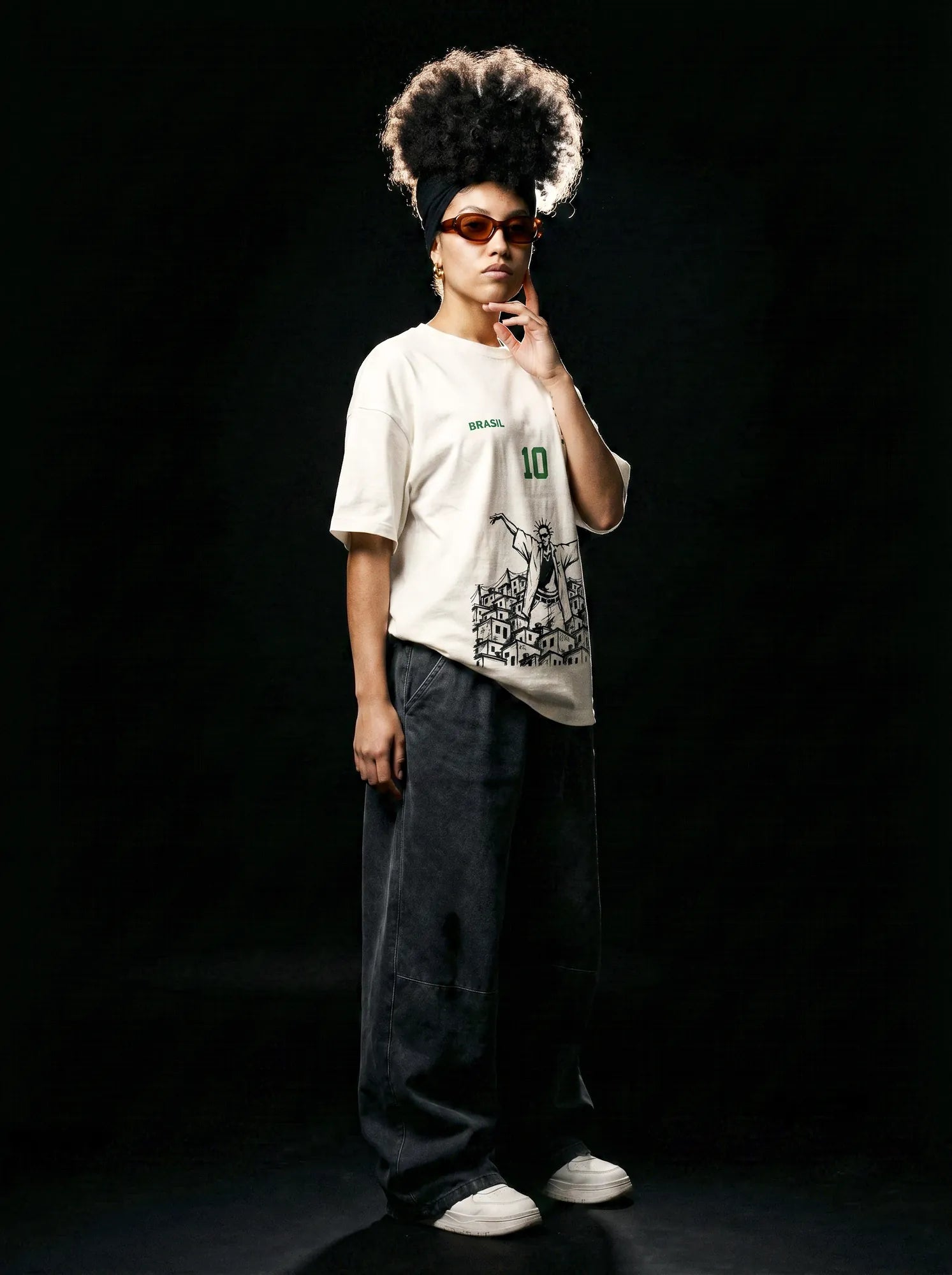 Camiseta Oversized 10 da Favela Sabotage Feminina Off-White