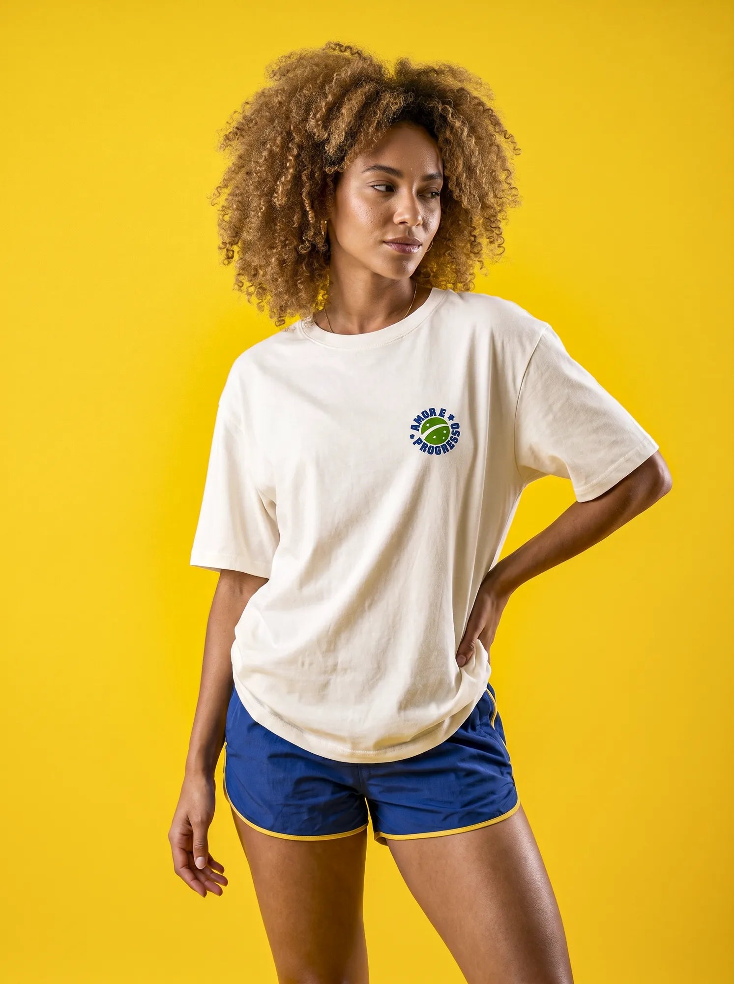 Camiseta Oversized Amor e Progresso Feminina Off-White