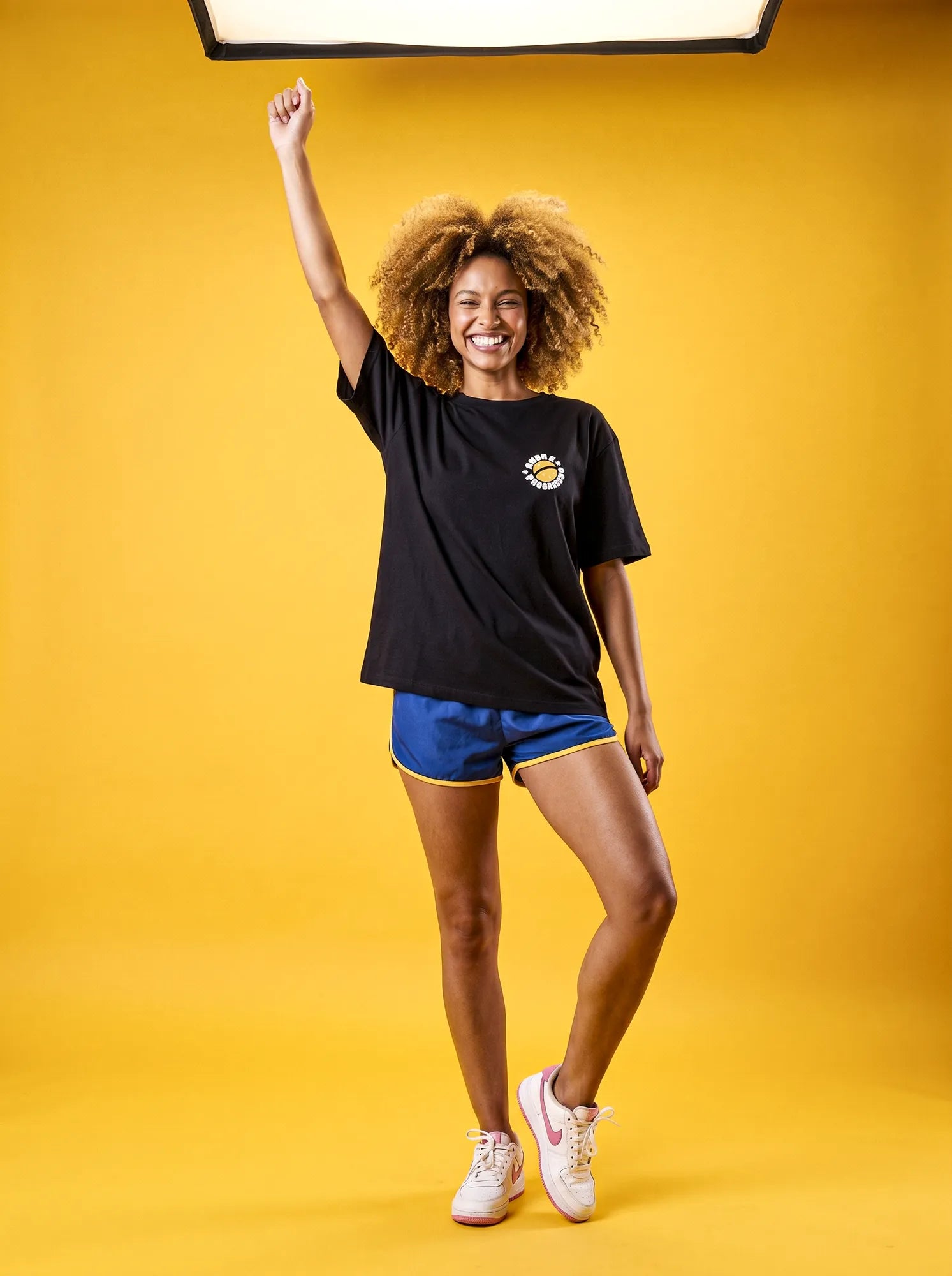 Camiseta Oversized Amor e Progresso Feminina Preto