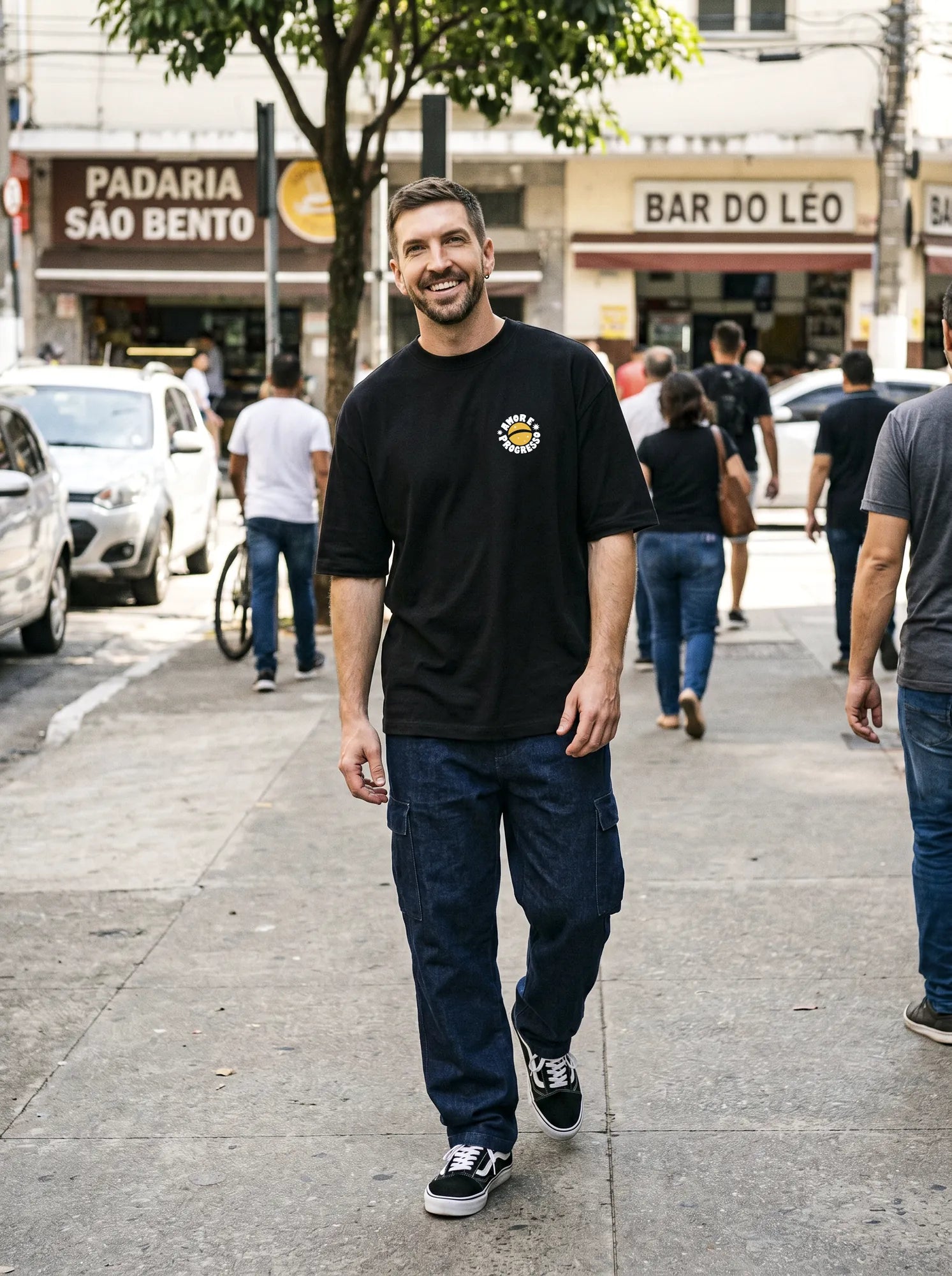 Camiseta Oversized Amor e Progresso Masculina Preto