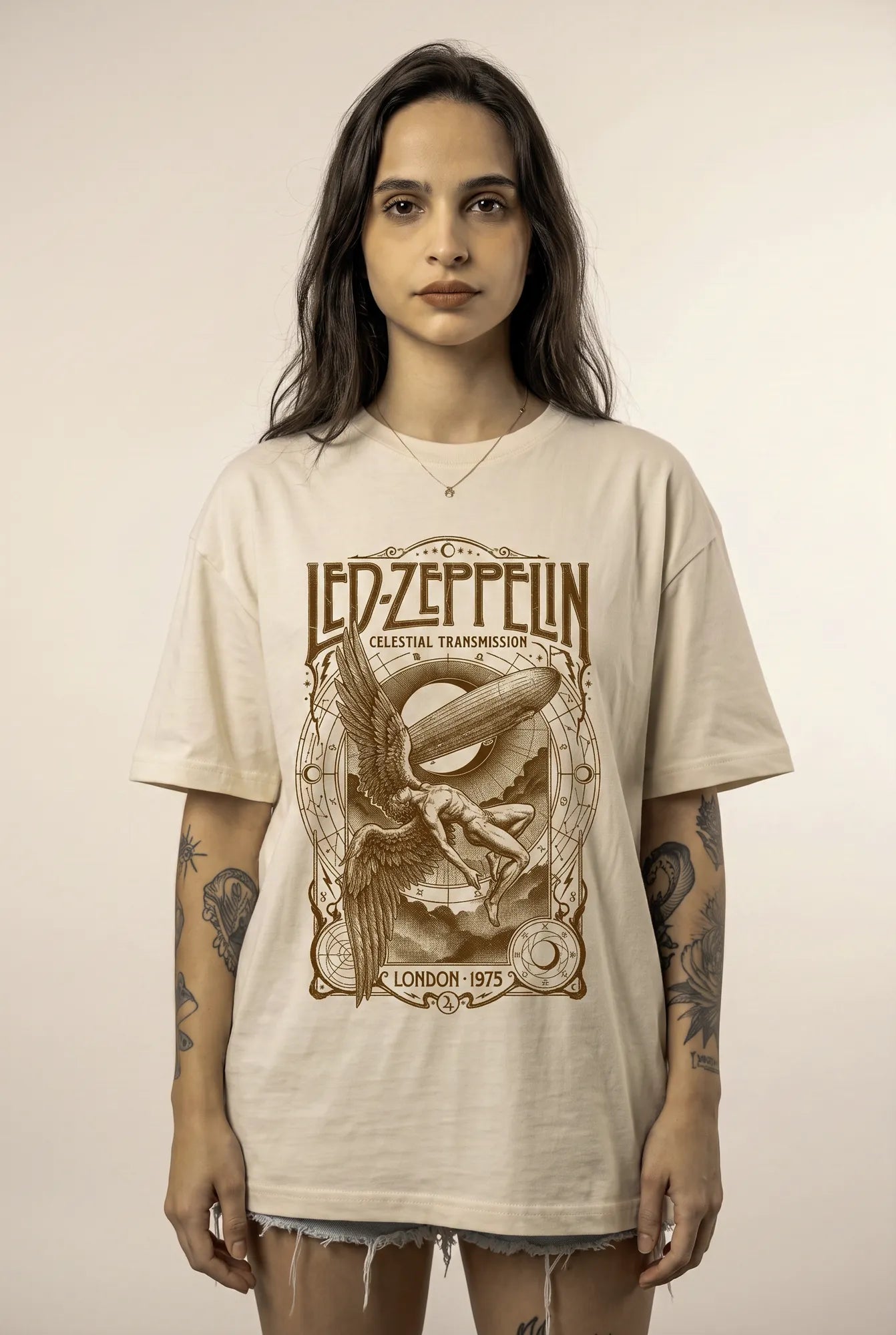Camiseta Oversized Celestial Transmission · London 1975 Feminina Off-White