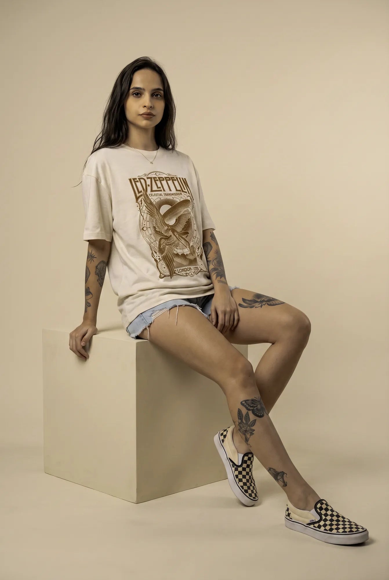 Camiseta Oversized Celestial Transmission · London 1975 Feminina Off-White
