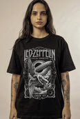 Camiseta Oversized Celestial Transmission · London 1975 Feminina Preto