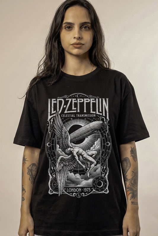 Camiseta Oversized Celestial Transmission · London 1975 Feminina Preto