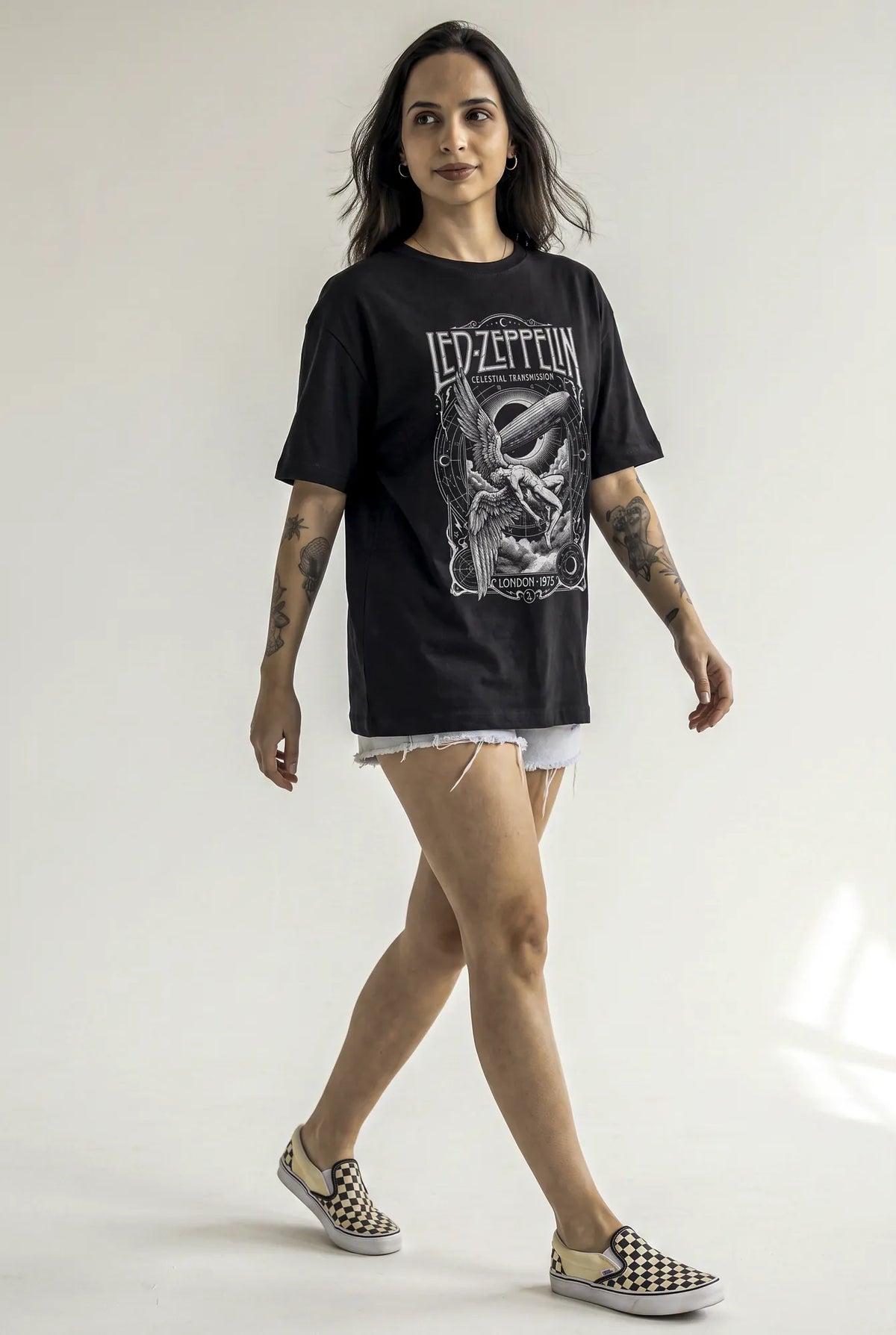 Camiseta Oversized Celestial Feminina Preto