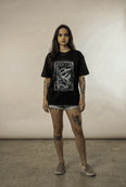Camiseta Oversized Celestial Transmission · London 1975 Feminina Preto