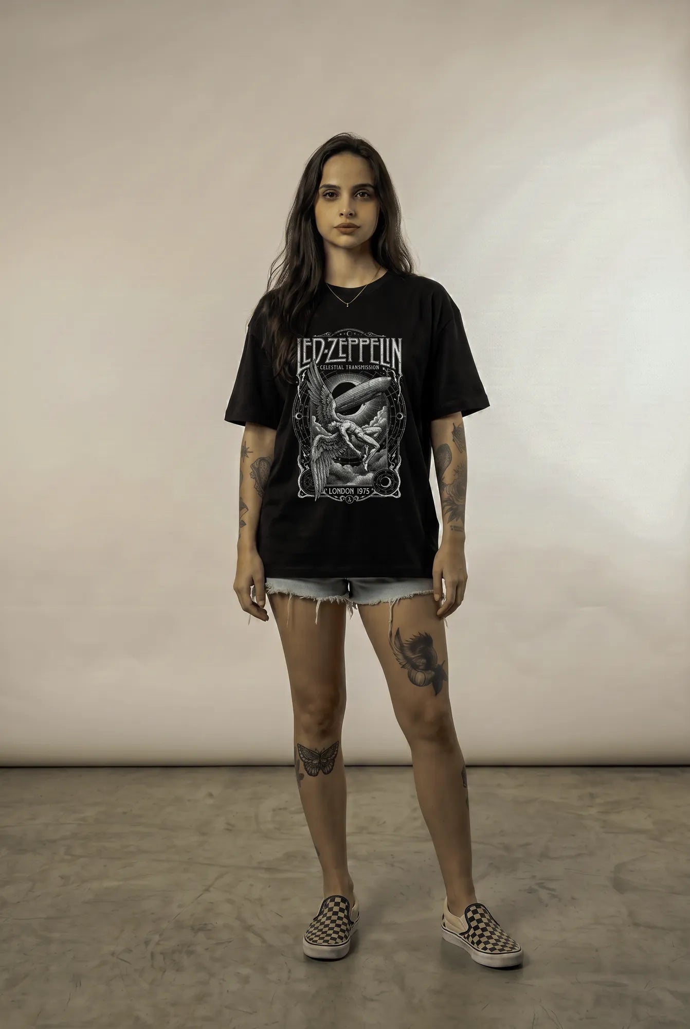 Camiseta Oversized Celestial Transmission · London 1975 Feminina Preto